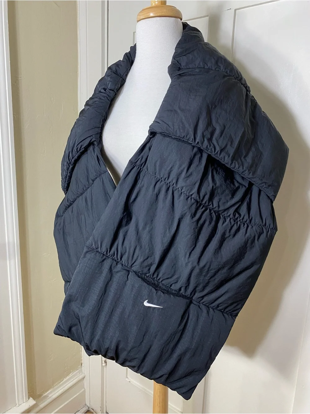 Nike Therma-FIT Black Quilted Down Wrap Neck Scarf One Size